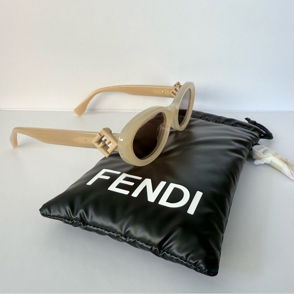 NEW!!! Fendi women sunglasses FE40140U 57E Authentic Retail 580$